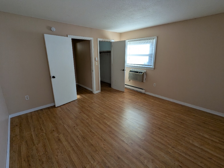 Building Photo - 12 Thompson Rd