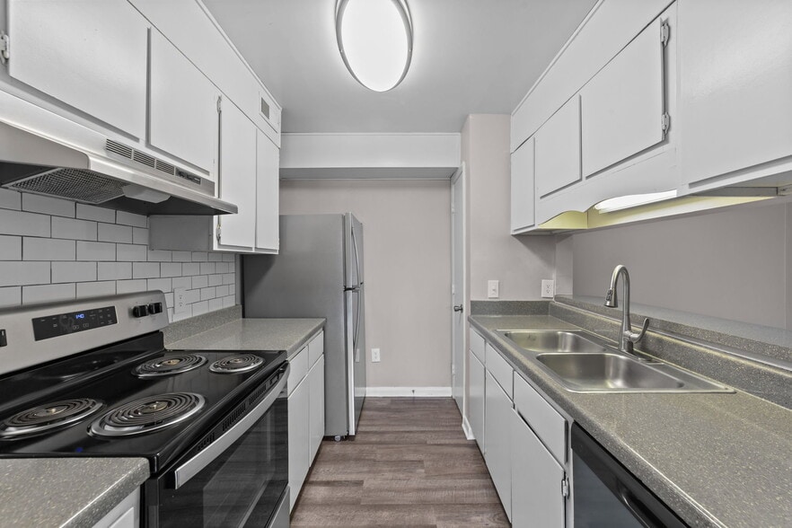 Building Photo - Bryan Woods Apartment