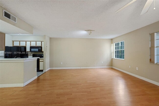 Building Photo - 2871 N Oakland Forest Dr