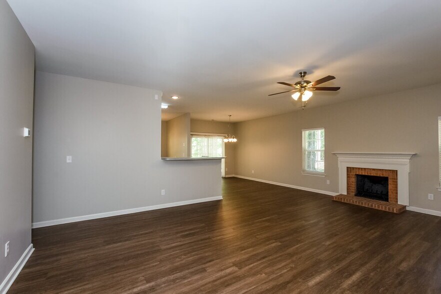 Building Photo - 11430 Northwoods Forest Dr