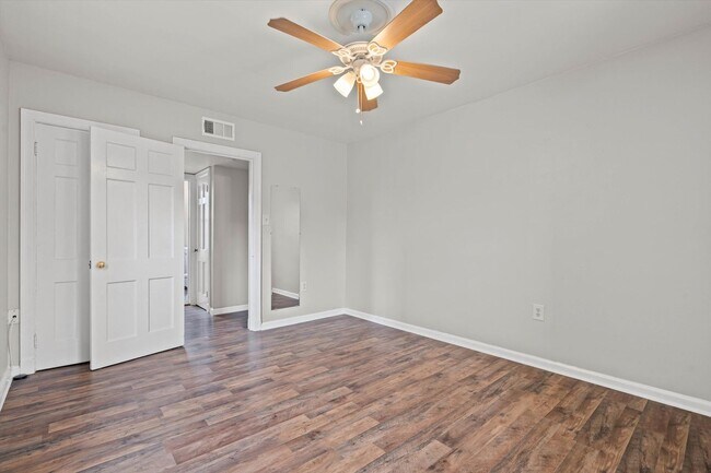 Building Photo - SUMMERVILLE CONDO