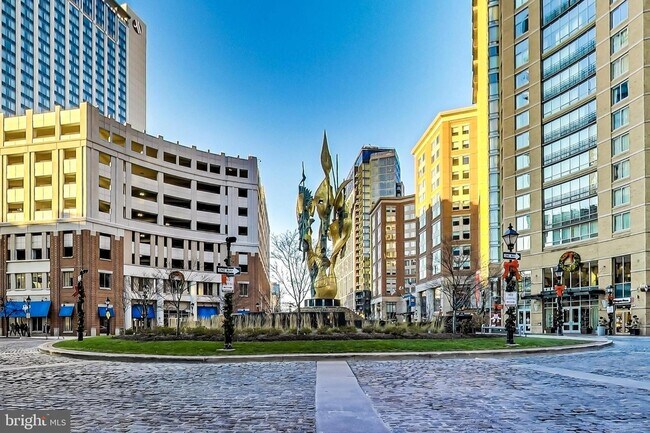 Building Photo - 717 President St