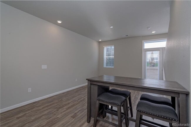 Building Photo - Beautiful Townhome in Lakewood