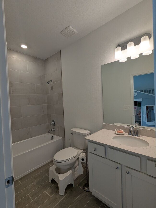 Building Photo - Beautiful newer-construction 4-bedroom, 3-bath home located in Trailhead Landing