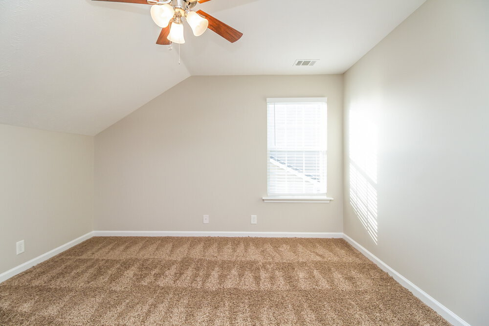 Building Photo - 913 Harvest Grove Dr