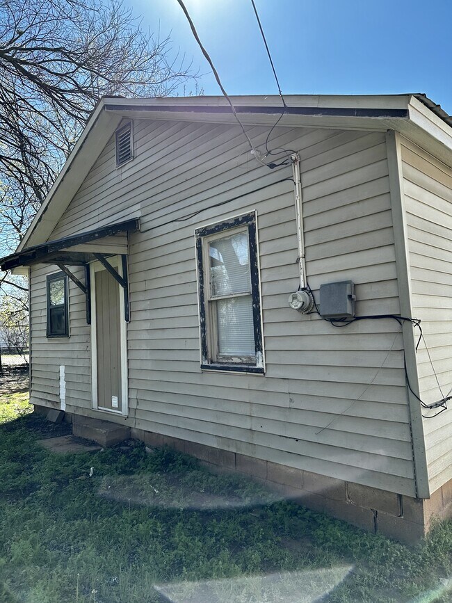 Building Photo - 602 W Oklahoma Ave