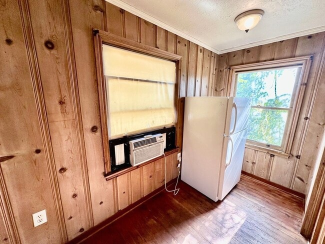 Building Photo - 387 N Glenn Ave