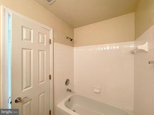 Building Photo - 45586 Curley Ct