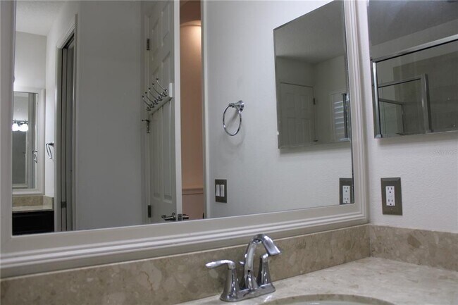 Building Photo - 629 Rosemary Cir