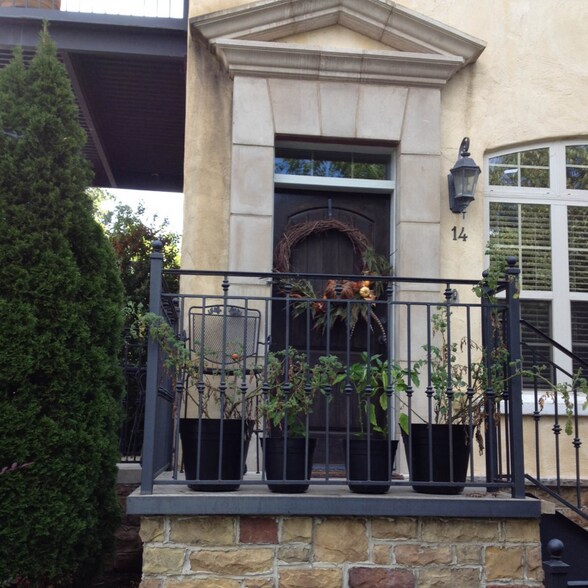 Building Photo - 24 N Olive Ave