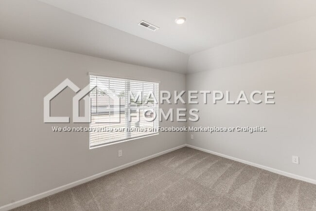 Building Photo - 165 Olde Hearth Rd