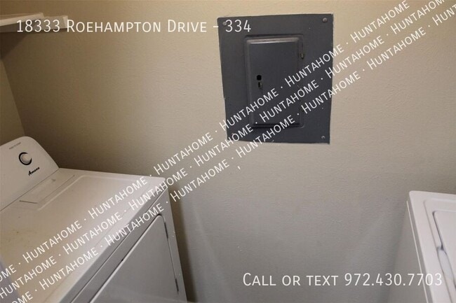 Building Photo - 18333 Roehampton Dr