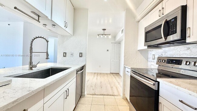 Building Photo - 1727 Village Blvd