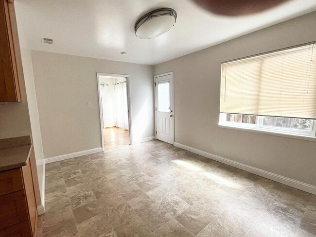 Building Photo - 519 Drucilla Dr