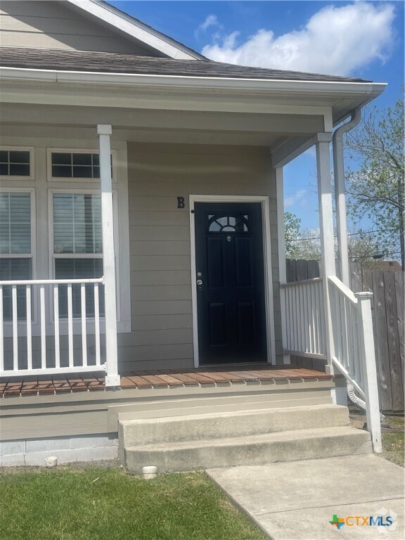Building Photo - 203 Palmwood Dr