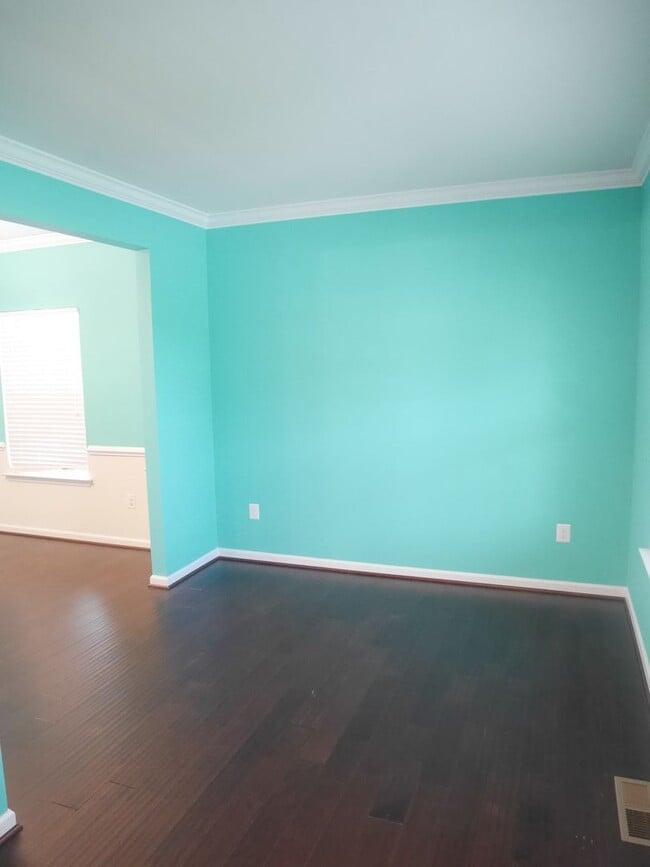 Building Photo - Elegant 4-Bedroom Single-Family Home with ...