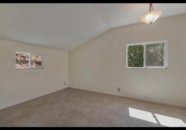 Building Photo - Unique large 1 bedroom 1 bath 4 car garage!!!