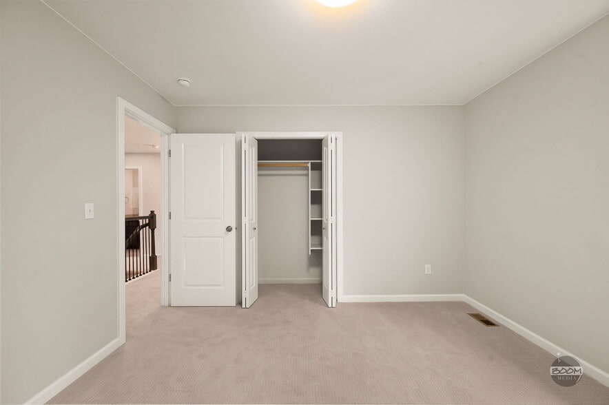 Building Photo - 1501 N Sunny Hill Cir