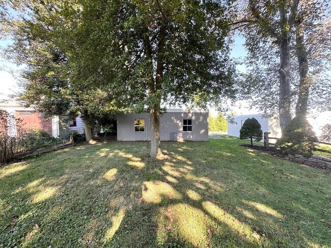 Building Photo - 65 Maytown Ave