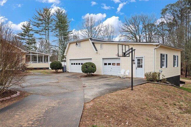 Building Photo - 14605 Cogburn Rd