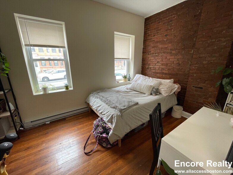 Building Photo - 892 Huntington Ave