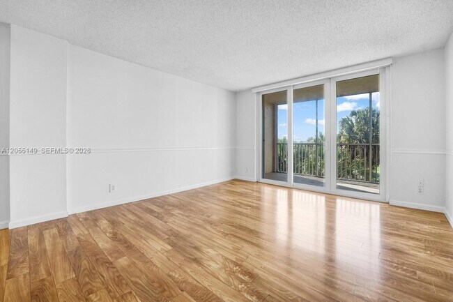 Building Photo - 250 Jacaranda Dr