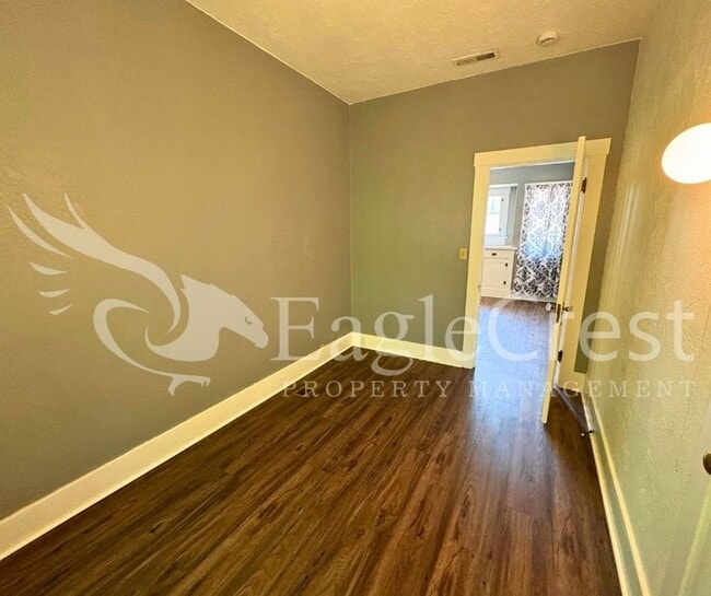 Building Photo - Beautifully Renovated Historic 3 Bedroom Home