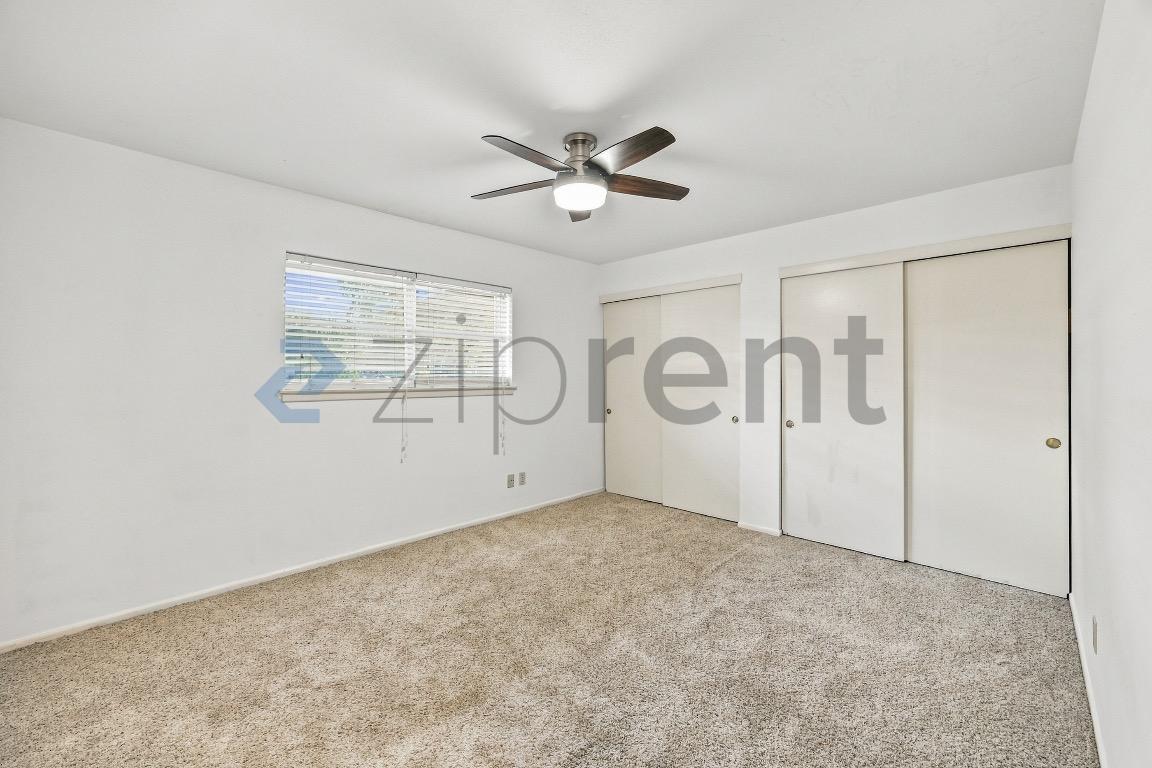 Building Photo - Unit