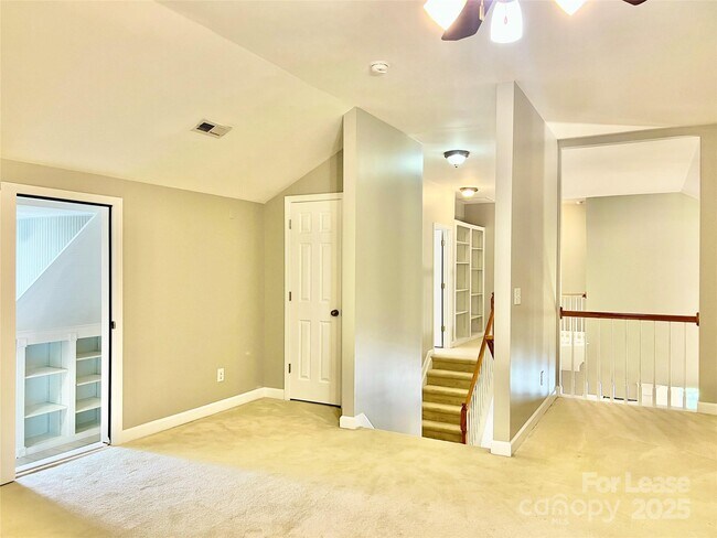Building Photo - 811 Deercross Ln