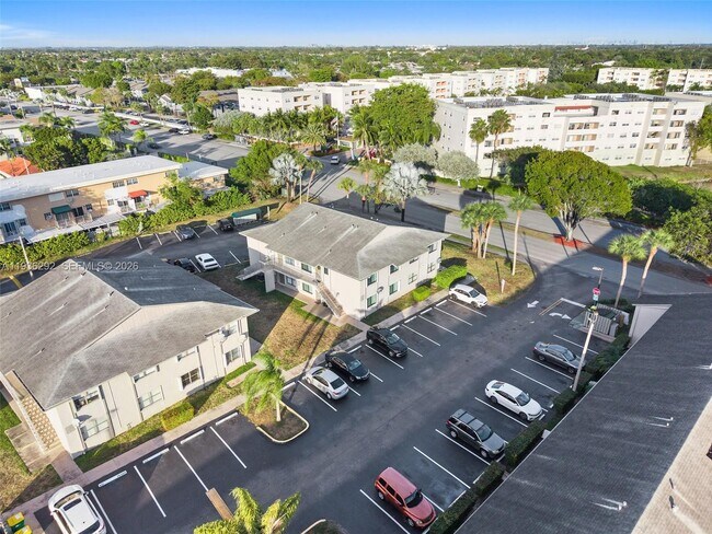 Building Photo - 7662 SW 152nd Ave