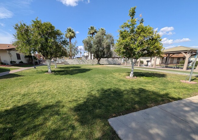 Building Photo - 2 Bedroom Condo Unit in the Polynesian Par...