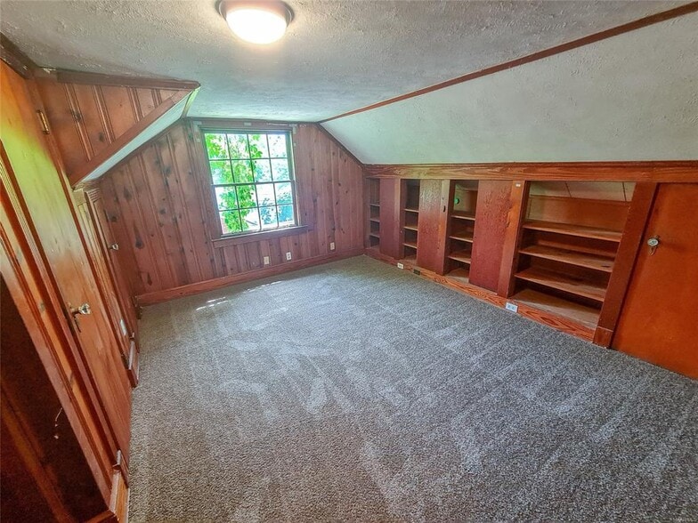 Building Photo - 2305 Yancey Ave