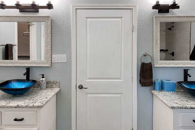 Building Photo - 1219 N 16th St