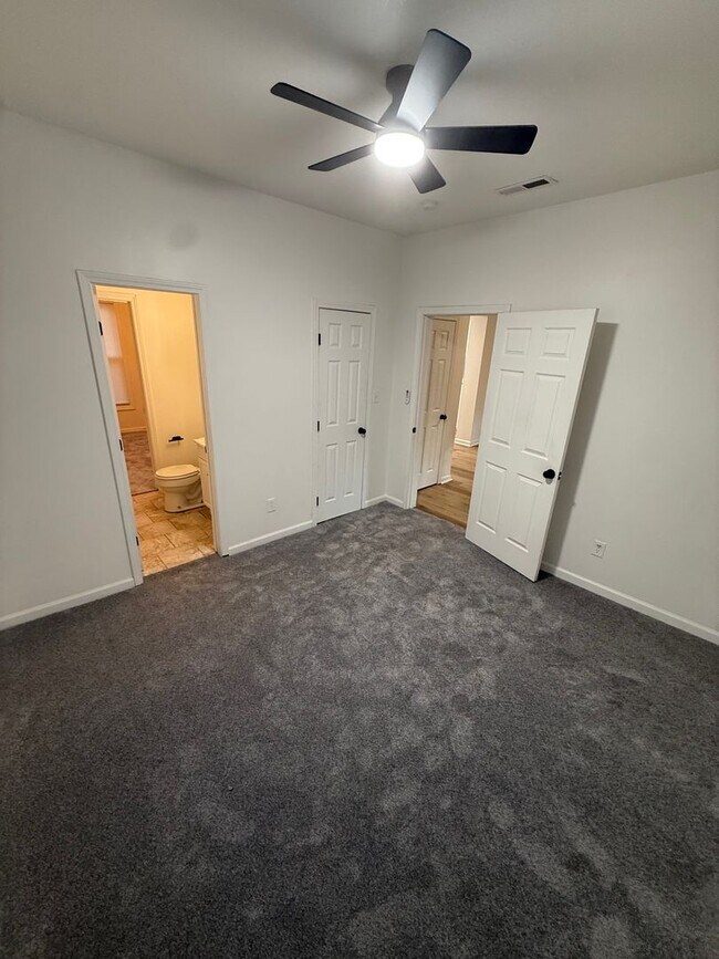 Building Photo - Charming & Updated 2-Bedroom Home in Heart of Olathe!