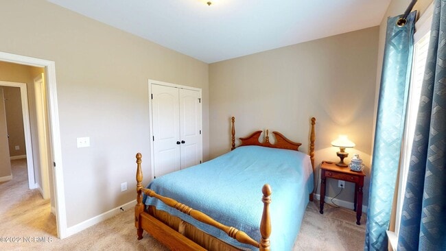 Building Photo - CHARMING ROSEWOOD HOME! 3 BR 2 BA w/ FENCE...