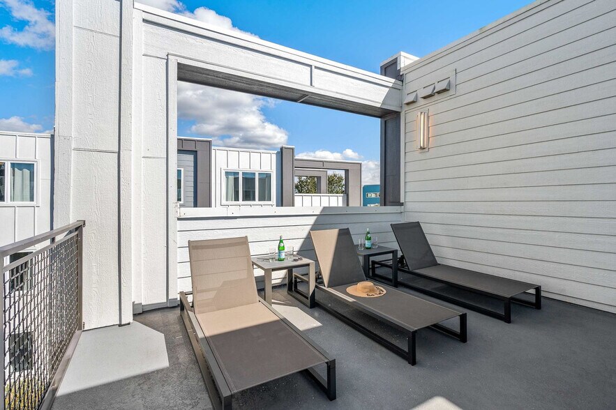 Building Photo - 7740 Sandy Ridge Dr