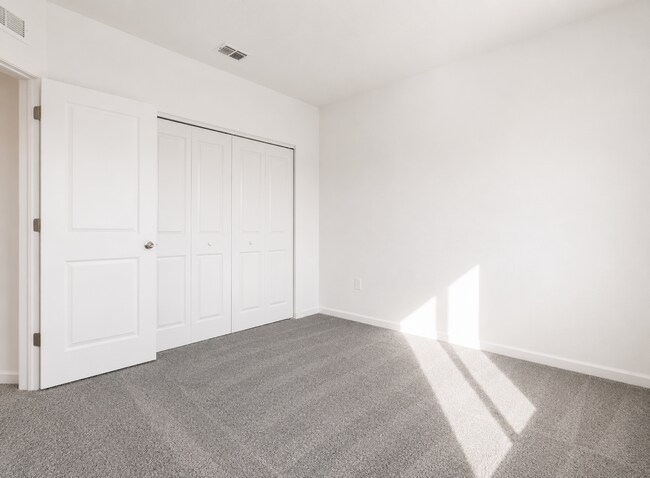 Building Photo - 409 Bogey Dr