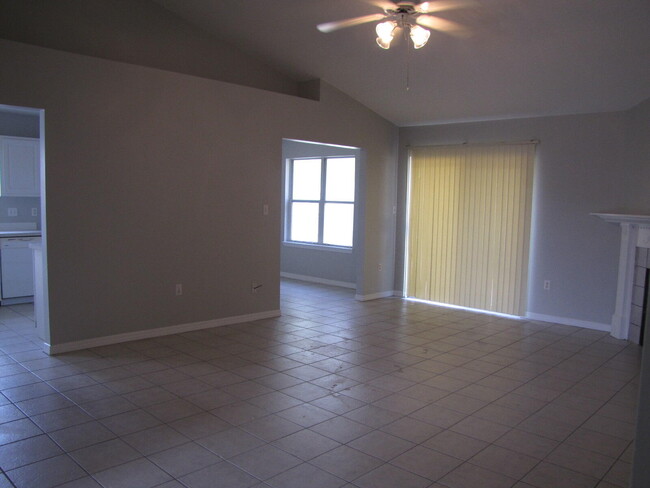 Building Photo - 2809 Geronimo Dr