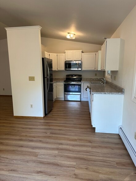 Building Photo - 1830 Tamarack St