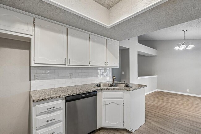 Building Photo - 217 Cypress Dr
