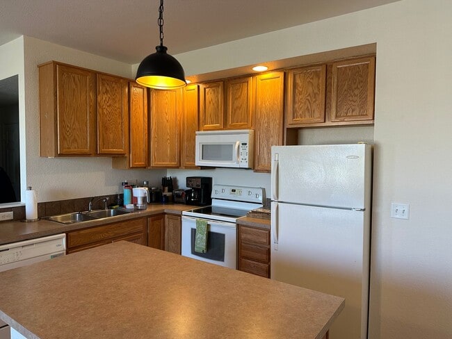 Building Photo - 2BD 2Bth near Centerra