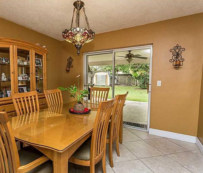 Building Photo - 9910 SW 73rd St