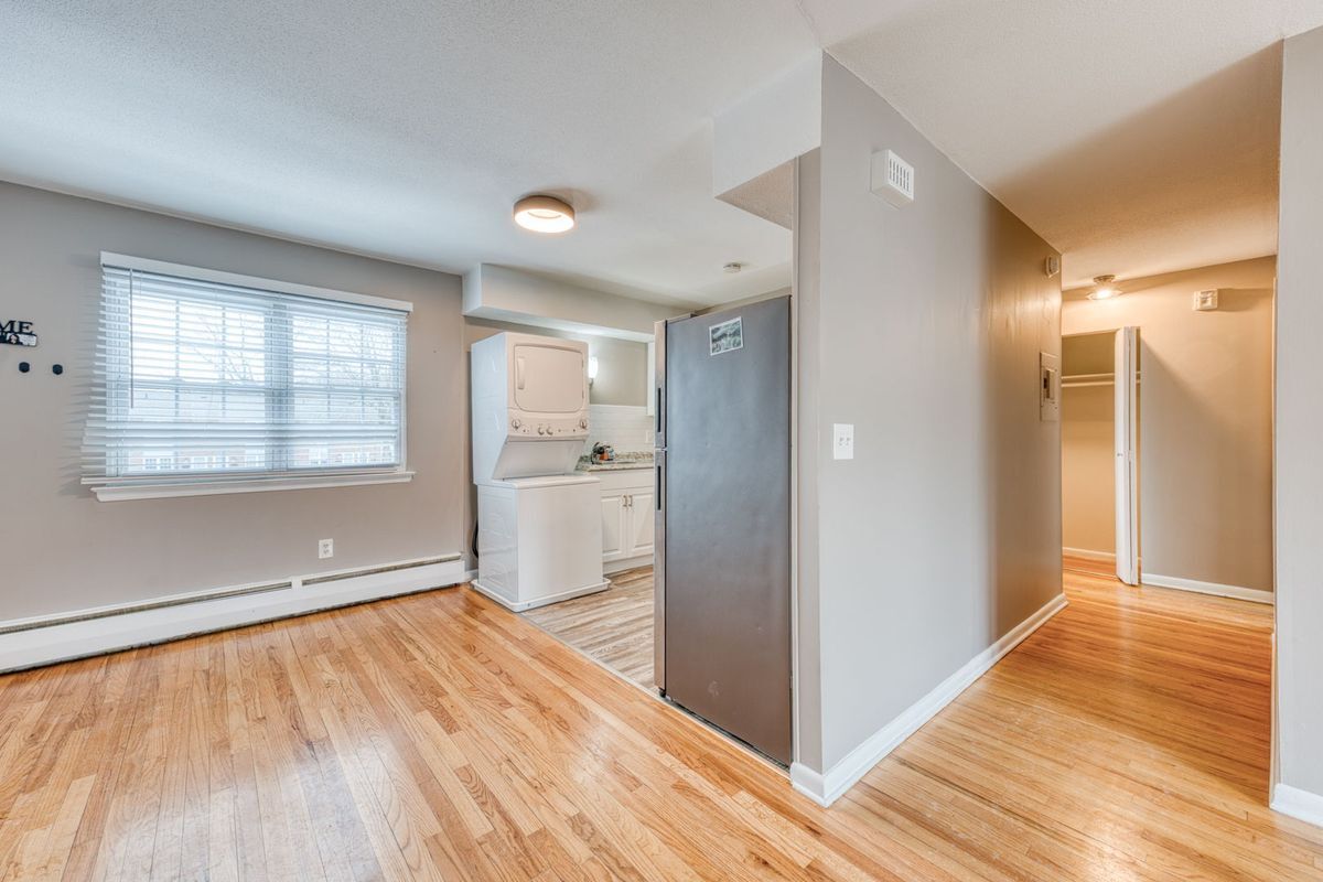 Building Photo - 66 Beths Ave