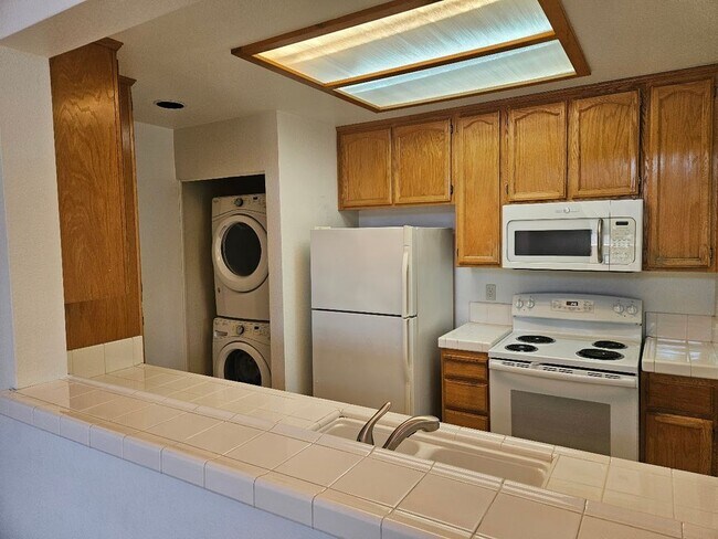 Building Photo - 2116 Hastings Shore Ln