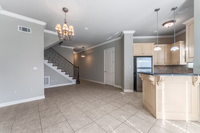 Building Photo - Stunning Townhome