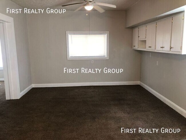 Building Photo - 140 E Market St