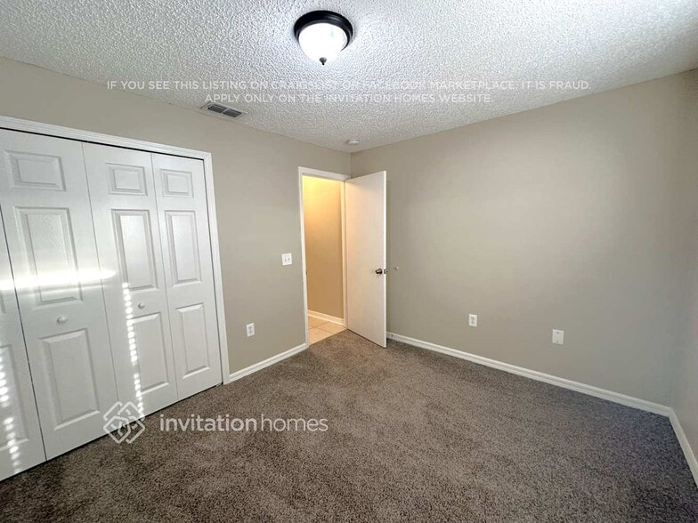 Building Photo - 2535 E Juliet Dr