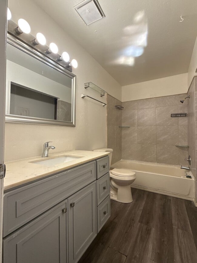 Building Photo - 7232-7234 Kelley Dr