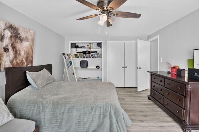 Building Photo - 12420 Seabury Ln