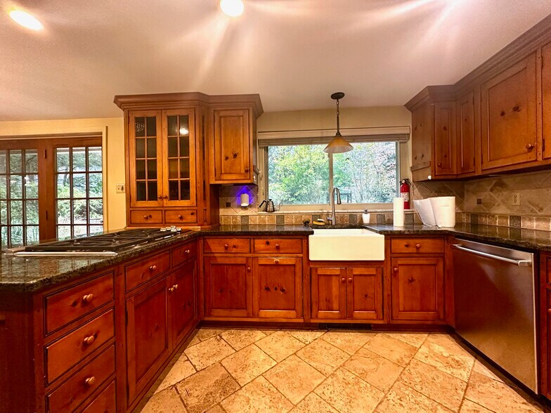 Building Photo - 1 High Acres Dr